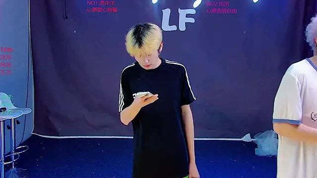 Snapshot of LF-boy chatting on 07/15/26, 03:50 LF-boy online show from 07/15/26, 03:50