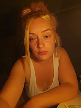 SweetbutKirstyx online show from 07/24/26, 12:19