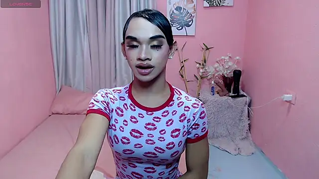 VivienneLuxe online show from 07/18/26, 07:12