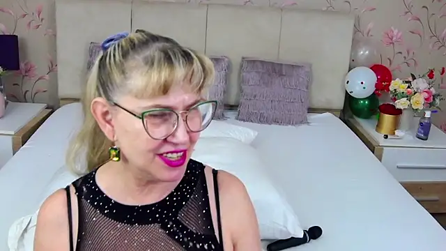 Snapshot of MatureMariah chatting on 01/11/25, 10:51 MatureMariah online show from 01/11/25, 10:51