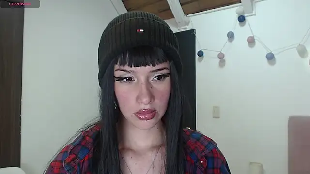 madeleine evans online show from 07/23/26, 08:18