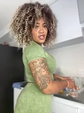 riri brunnete online show from 03/05/25, 12:00