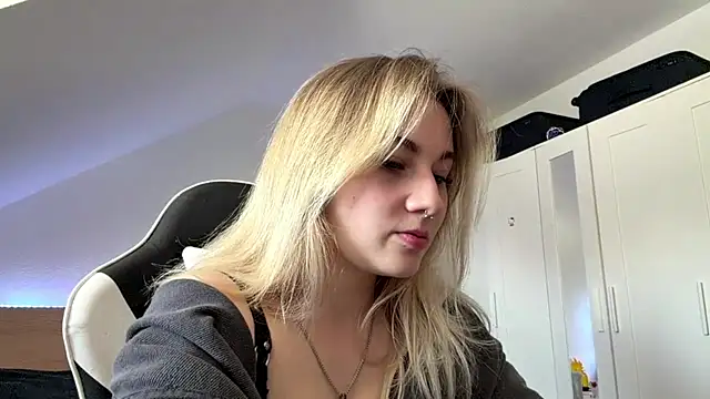 tutsiecutie online show from 07/24/26, 11:52