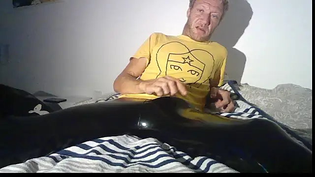 Snapshot of PumpStone chatting on 08/01/26, 01:32 PumpStone online show from 08/01/26, 01:32