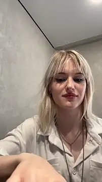 LezzyCrown online show from 07/31/26, 12:04