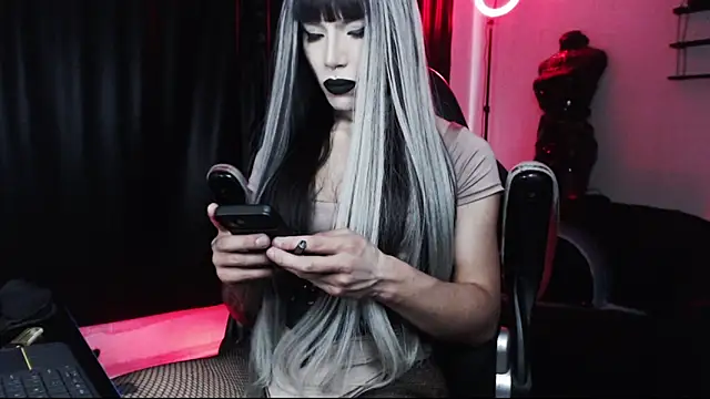 april simons2 online show from 10/26/25, 10:04