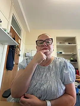 ExperiencedCurvyBelle online show from 08/03/26, 08:46