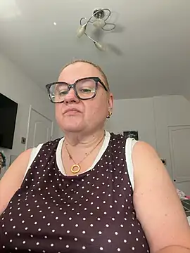 ExperiencedCurvyBelle online show from 08/05/26, 09:56