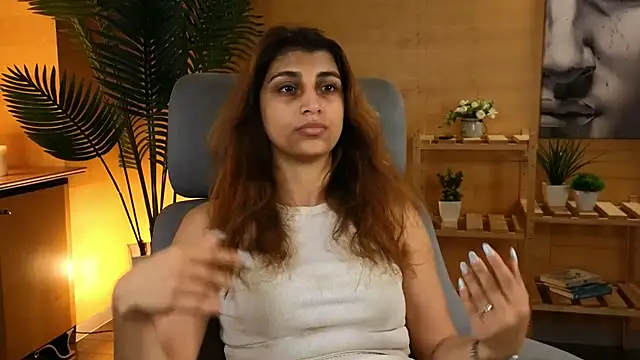 DinahSysak online show from 08/04/26, 08:06