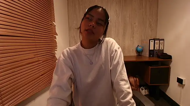 aisha leenns online show from 08/06/26, 03:19