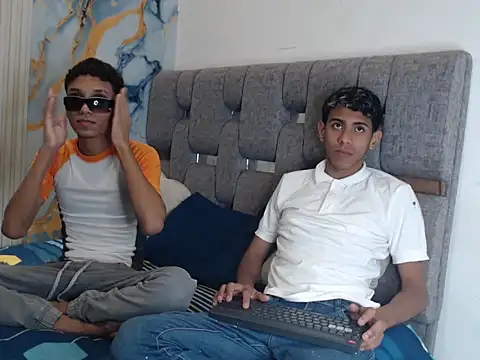 RED ZONE BOYS online show from 08/05/26, 02:42