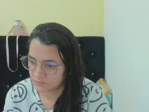 Snapshot of MARILYN_GARCIA chatting on 12/21/24, 03:42 MARILYN GARCIA online show from 12/21/24, 03:42