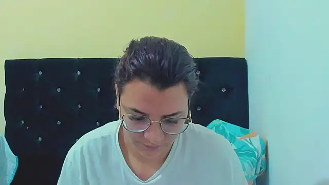 Snapshot of MARILYN_GARCIA chatting on 12/30/24, 12:32 MARILYN GARCIA online show from 12/30/24, 12:32