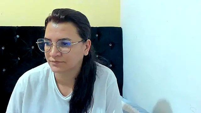 Snapshot of MARILYN_GARCIA chatting on 12/31/24, 12:04 MARILYN GARCIA online show from 12/31/24, 12:04