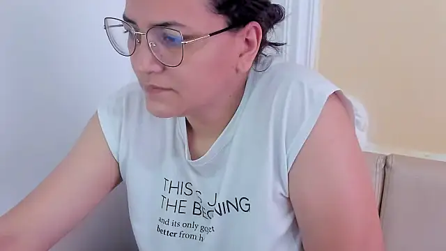 Snapshot of MARILYN_GARCIA chatting on 02/05/25, 02:48 MARILYN GARCIA online show from 02/05/25, 02:48