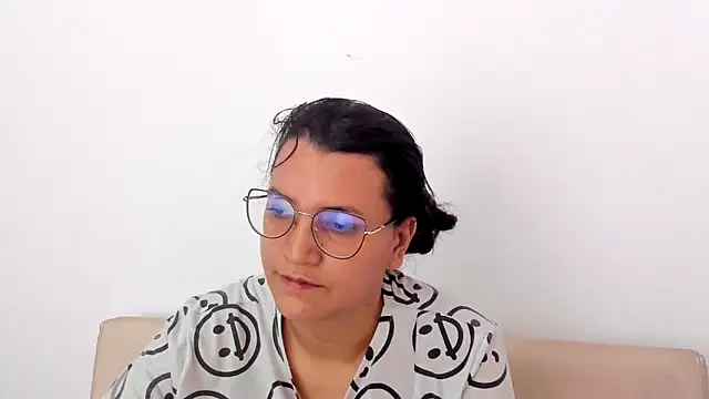 Snapshot of MARILYN_GARCIA chatting on 02/20/25, 05:29 MARILYN GARCIA online show from 02/20/25, 05:29