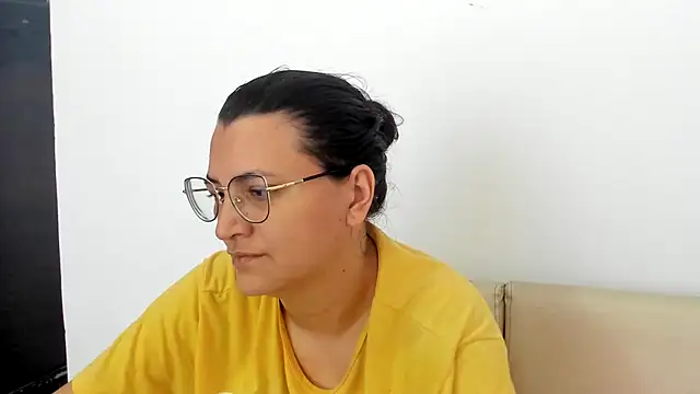 Snapshot of MARILYN_GARCIA chatting on 02/21/25, 04:05 MARILYN GARCIA online show from 02/21/25, 04:05