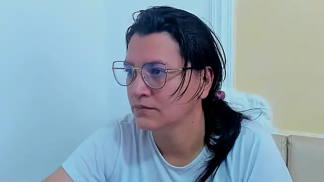 Snapshot of MARILYN_GARCIA chatting on 03/02/25, 03:27 MARILYN GARCIA online show from 03/02/25, 03:27