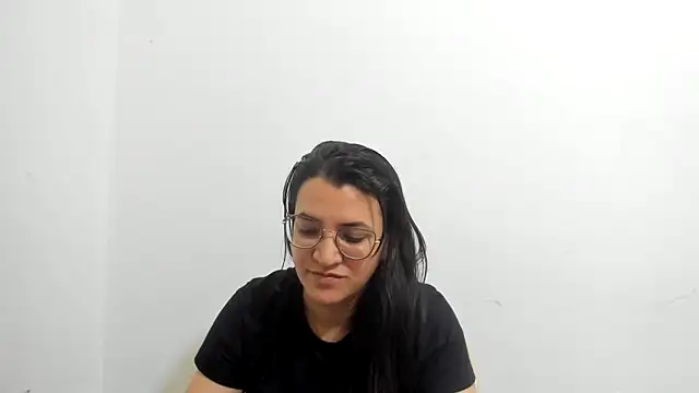 Snapshot of MARILYN_GARCIA chatting on 09/16/25, 01:23 MARILYN GARCIA online show from 09/16/25, 01:23