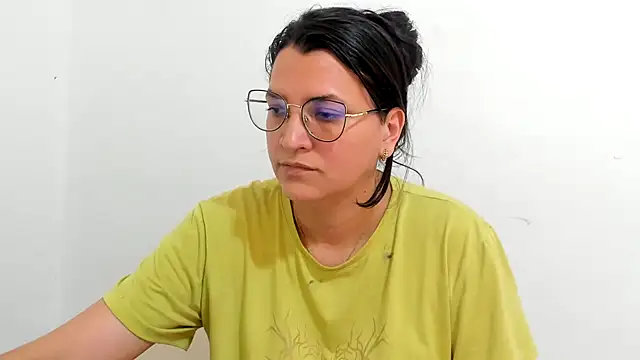 Snapshot of MARILYN_GARCIA chatting on 09/17/25, 04:19 MARILYN GARCIA online show from 09/17/25, 04:19