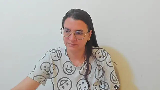 Snapshot of MARILYN_GARCIA chatting on 10/06/25, 03:09 MARILYN GARCIA online show from 10/06/25, 03:09