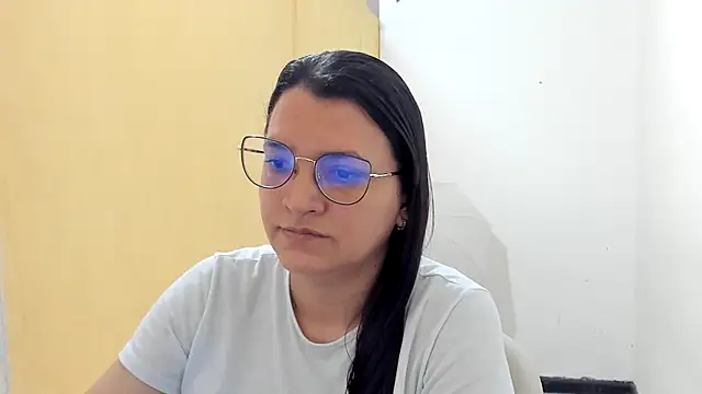 Snapshot of MARILYN_GARCIA chatting on 10/15/25, 01:22 MARILYN GARCIA online show from 10/15/25, 01:22