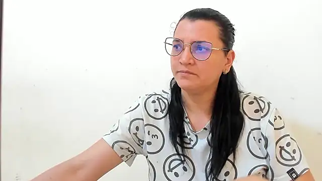 Snapshot of MARILYN_GARCIA chatting on 11/07/25, 04:51 MARILYN GARCIA online show from 11/07/25, 04:51