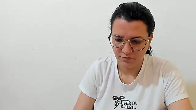 Snapshot of MARILYN_GARCIA chatting on 11/09/25, 04:27 MARILYN GARCIA online show from 11/09/25, 04:27