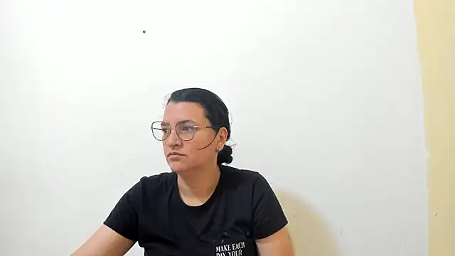 Snapshot of MARILYN_GARCIA chatting on 11/15/25, 03:08 MARILYN GARCIA online show from 11/15/25, 03:08