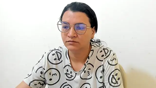 Snapshot of MARILYN_GARCIA chatting on 11/16/25, 02:33 MARILYN GARCIA online show from 11/16/25, 02:33