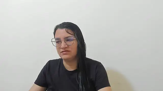 Snapshot of MARILYN_GARCIA chatting on 11/26/25, 02:07 MARILYN GARCIA online show from 11/26/25, 02:07