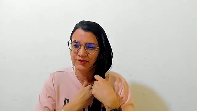 Snapshot of MARILYN_GARCIA chatting on 12/04/25, 12:58 MARILYN GARCIA online show from 12/04/25, 12:58