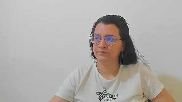 Snapshot of MARILYN_GARCIA chatting on 12/15/25, 02:54 MARILYN GARCIA online show from 12/15/25, 02:54