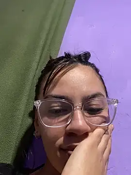 Snapshot of Miaperezz19 chatting on 08/07/26, 04:36 Miaperezz19 online show from 08/07/26, 04:36