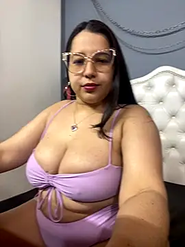 Snapshot of shara_ chatting on 09/14/25, 12:10 shara online show from 09/14/25, 12:10