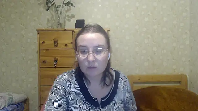 Snapshot of Smart_Rose chatting on 02/06/25, 10:10 Smart Rose online show from 02/06/25, 10:10