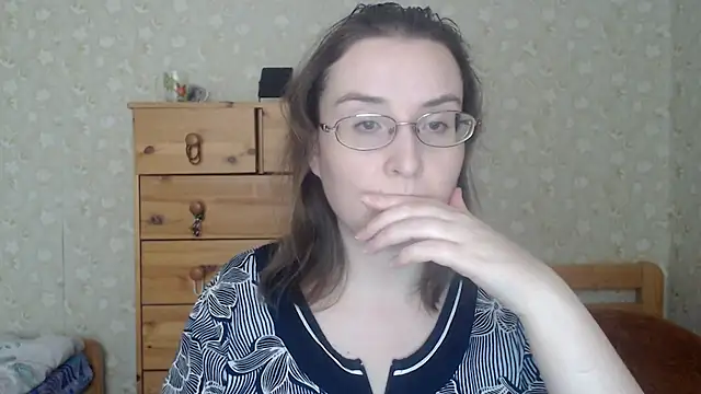 Snapshot of Smart_Rose chatting on 02/10/25, 12:29 Smart Rose online show from 02/10/25, 12:29