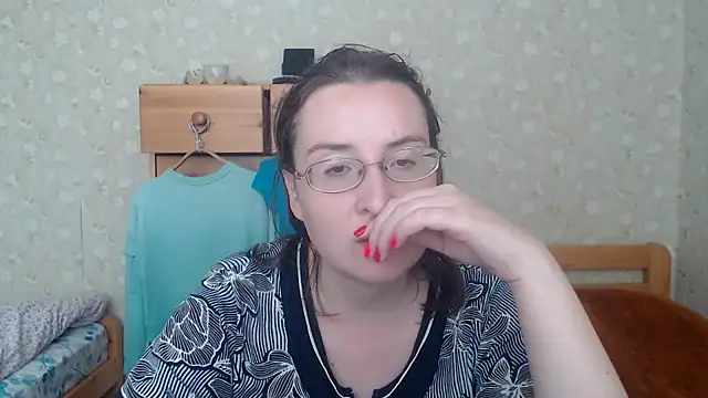 Snapshot of Smart_Rose chatting on 03/04/25, 11:40 Smart Rose online show from 03/04/25, 11:40