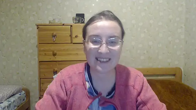 Snapshot of Smart_Rose chatting on 03/18/25, 11:42 Smart Rose online show from 03/18/25, 11:42