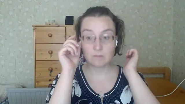 Snapshot of Smart_Rose chatting on 09/13/25, 10:48 Smart Rose online show from 09/13/25, 10:48