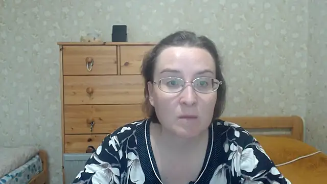 Snapshot of Smart_Rose chatting on 09/16/25, 02:18 Smart Rose online show from 09/16/25, 02:18