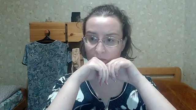 Snapshot of Smart_Rose chatting on 10/13/25, 07:47 Smart Rose online show from 10/13/25, 07:47