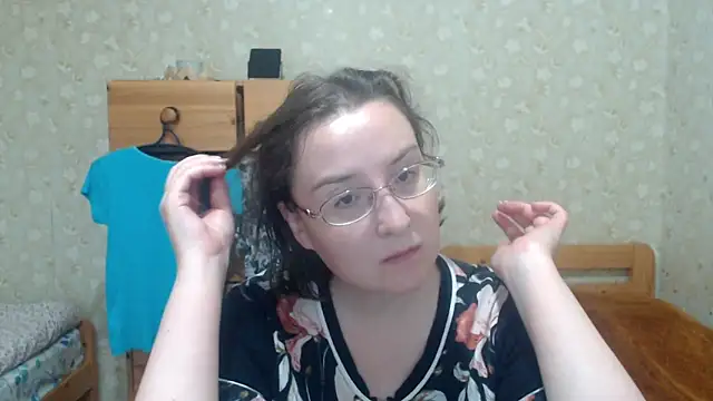 Snapshot of Smart_Rose chatting on 10/26/25, 10:54 Smart Rose online show from 10/26/25, 10:54