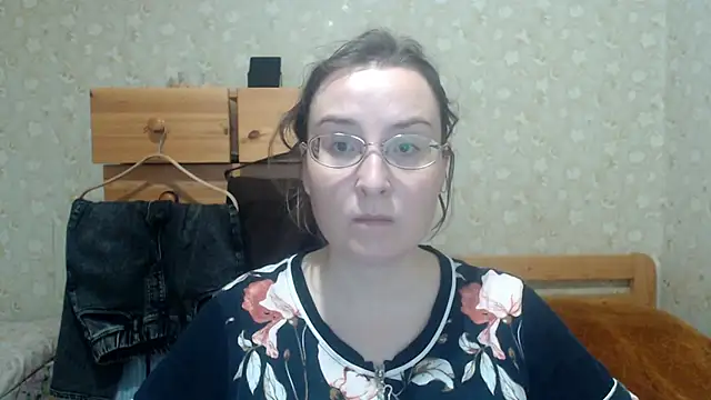 Snapshot of Smart_Rose chatting on 10/27/25, 12:09 Smart Rose online show from 10/27/25, 12:09