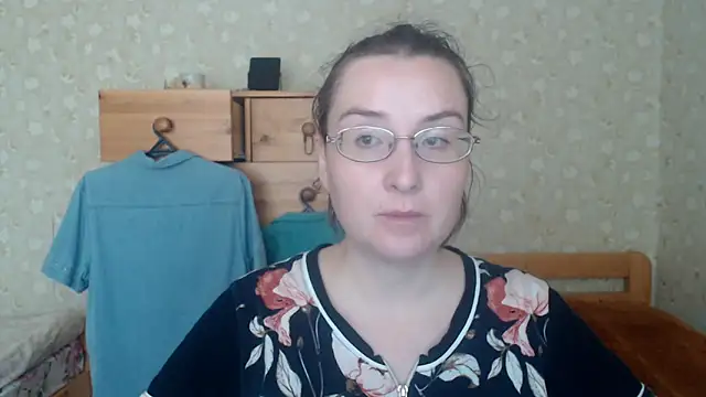 Snapshot of Smart_Rose chatting on 10/28/25, 10:52 Smart Rose online show from 10/28/25, 10:52