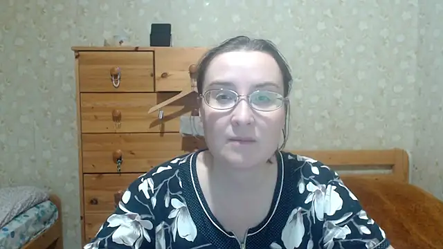 Snapshot of Smart_Rose chatting on 11/12/25, 04:07 Smart Rose online show from 11/12/25, 04:07