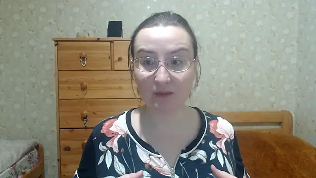 Snapshot of Smart_Rose chatting on 11/22/25, 03:22 Smart Rose online show from 11/22/25, 03:22