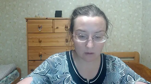 Snapshot of Smart_Rose chatting on 12/15/25, 04:33 Smart Rose online show from 12/15/25, 04:33