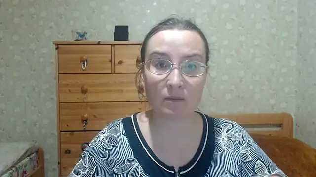 Snapshot of Smart_Rose chatting on 12/18/25, 05:19 Smart Rose online show from 12/18/25, 05:19