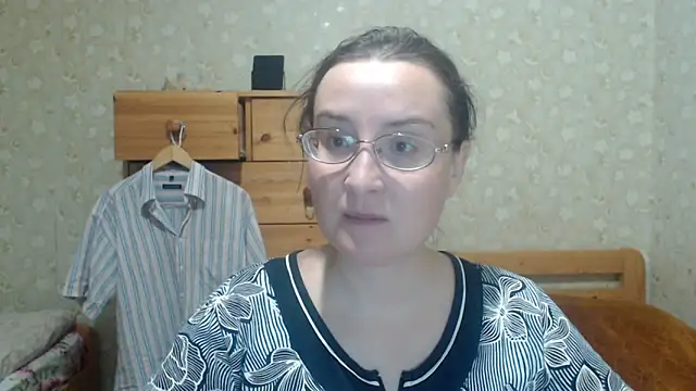 Snapshot of Smart_Rose chatting on 12/20/25, 03:41 Smart Rose online show from 12/20/25, 03:41